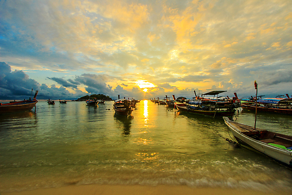 포토 JPG 해외이미지 주간 나무 구름 밧줄 바다 잎 하늘 휴가 파노라마 그림자 사람없음 목재 초록색 여름 파란색 컬러풀 햇빛 반사 침묵 일몰 활발 덮개 바위 신선 보트 그늘 질감 스카이라인 마디 강렬 깊이 수목 수평선 해외202004 해외포토 자연요소 식물 계절 줄 컬러 컨셉 배_교통 재료 촬영기법 태양 노을 소리 뚜껑 돌_바위 파일형식 이미지허브