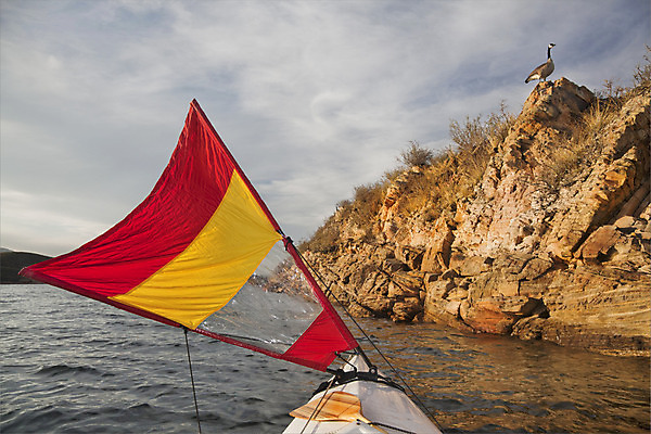 포토 JPG 해외이미지 호수 바람 항해 풍경 사람없음 빨간색 물 노란색 봄 흰색 보트 카누 거위 사암 콜로라도 해외202004 해외포토 자연요소 계절 컬러 배_교통 조류 날씨 미국 돌_바위 수상스포츠 파일형식 이미지허브