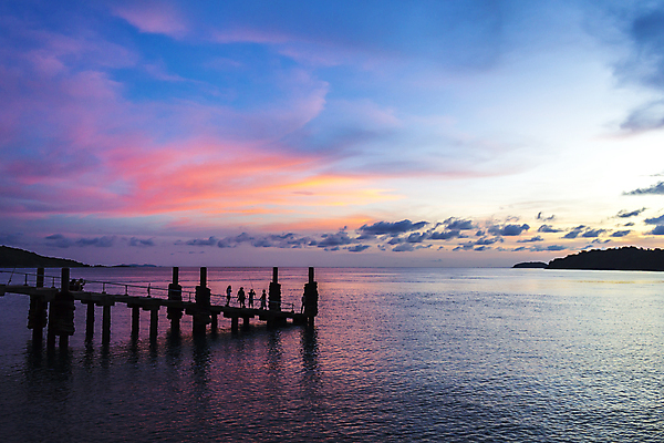 포토 JPG 해외이미지 구름 외관 실루엣 파도 바다 섬 여행 백그라운드 태국 자연 하늘 낚시 날씨 추상 휴가 휴식 풍경 사람없음 야외 가로 물 컬러풀 햇빛 반사 평화 일몰 잔물결 파라다이스 푸켓 해외202004 해외포토 자연요소 아시아 물결 컬러 컨셉 무늬 레저 촬영기법 태양 노을 생태계 파일형식 이미지허브