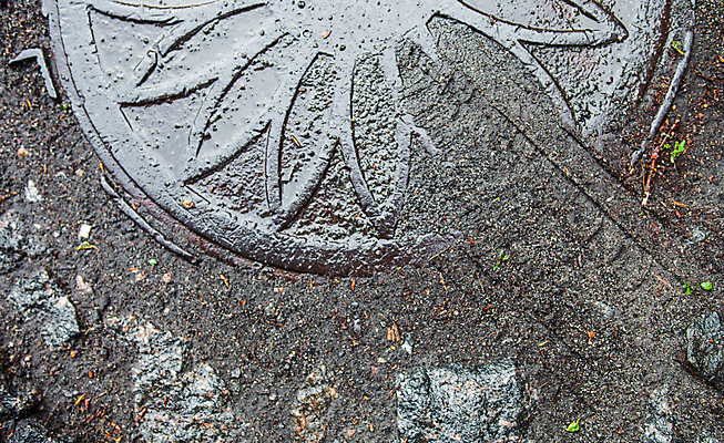 포토 JPG 해외이미지 꽃잎 꽃 산업 도로 표면 추상 사람없음 물 금속 흙 젖음 덮개 뚜껑 도시 원형 구멍 정상 인쇄 수분 땅 철 그림 질감 타이어 먼지 밟기 땅바닥 선로 옛날 자취 철강 하수 해외202004 해외포토 자연요소 도형 식물 길 무늬 교통시설 모션 재질 바닥 파일형식 이미지허브