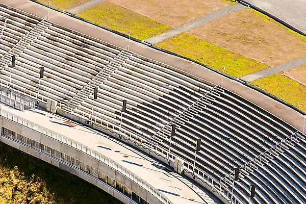 포토 JPG 해외이미지 스포츠 벤치 건축양식 스키 이벤트 사람없음 초록색 점프 경쟁 경기장 회색 오슬로 해외202004 해외포토 건축 컬러 컨셉 의자 스포츠시설 모션 겨울스포츠 파일형식 이미지허브
