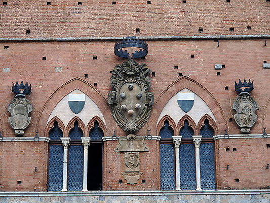 포토 JPG 해외이미지 디자인 외관 종교 패턴 건축양식 창문 주택 실내 미술 사람없음 야외 건물 장식 이탈리아 화려 클래식 중앙 로마 심볼 타일 묘사 질감 베네치아 모자이크 밀라노 시에나 옛날 토스카나 스타일 해외202004 해외포토 건축물 건축 유럽 컨셉 무늬 문화예술 내부 파일형식 이미지허브