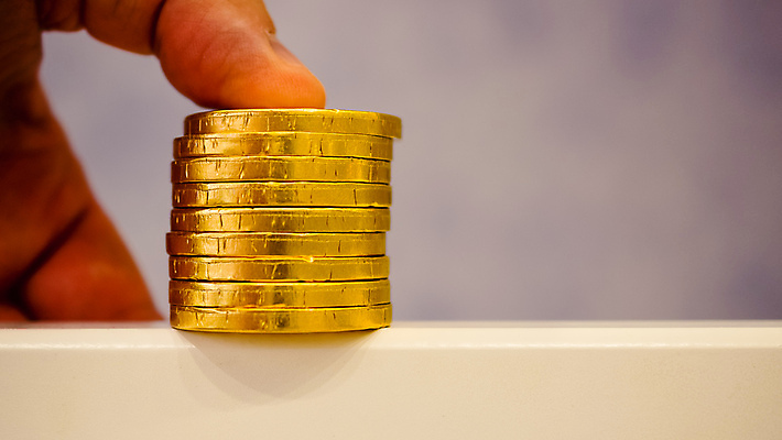 포토 JPG 해외이미지 돈 비즈니스 디저트 사람없음 금융 경제 쌓기 탑 금속 초콜릿 동전 놀람 저축 유로 성장 흰색 대접 변화 재산 황금 달콤 은색 메달 투자 흙더미 고립 센트 해외202004 해외포토 건축물 감정 음식 컬러 컨셉 모션 재질 표정 흙 맛 상_상패 파일형식 더미 이미지허브