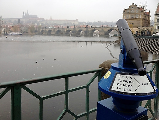 포토 JPG 해외이미지 외관 유럽 여행 건축양식 사람없음 건물 강 도시풍경 쌍안경 관찰 도시 역사 건축가 전망대 체코 프라하 타운 동유럽 해외202004 해외포토 직업 건축물 건축 나라 모션 풍경 망원경 파일형식 이미지허브