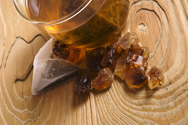 포토 JPG 해외이미지 티타임 실내 사람없음 찻잔 나무바닥 티백 흑설탕 해외202004 해외포토 휴식 잔 바닥 내부 차_음료 설탕 파일형식 이미지허브