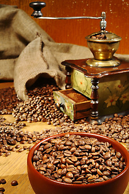 포토 JPG 해외이미지 음료 음식 백그라운드 아침 휴식 콩 사람없음 컵 독서 갈색 상점 주방 식당 숟가락 검은색 어둠 카페 마시기 뜨거움 시장 맛 아침식사 낟알 컵받침 상쾌 향기 주말 카푸치노 에스프레소 점심식사 모카 카페인 부족함 해외202004 해외포토 주간 식기 감정 커피 컬러 컨셉 모션 곡류 수저 식사 받침대 냄새 파일형식 이미지허브