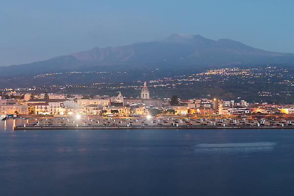 포토 JPG 해외이미지 응시 여자 아들 어린이 가족 남편 함께함 소년 사람없음 야외 검은색 슬픔 기도 죽음 무덤 아빠 떨어짐 질병 애도 방문 천국 기념물 통과 장례 적자 혼자 해외202004 해외포토 시선 남자 감정 컬러 컨셉 의학 관계 사람 파일형식 이미지허브