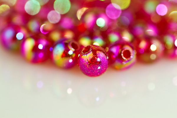 포토 JPG 해외이미지 줄 백그라운드 패턴 목걸이 추상 창조 선물 사람없음 장식 빨간색 빛 컬러풀 유행 흰색 원형 화려 그룹 재산 우아함 바느질 플라스틱 보석 구슬 질감 색동 고립 여의주 해외202004 해외포토 도형 컬러 컨셉 무늬 장신구 재질 금융 광석 파일형식 이미지허브