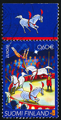 포토 JPG 해외이미지 전신 여자 남자 세마리 서기 여러명 상반신 성인 잡기 말_동물 군중 서커스 남색 기념물 우표 곡예사 공중곡예 단장 성인만 해외202004 해외포토 직업 컬러 다수 포유류 모션 3 사람 파일형식 이미지허브