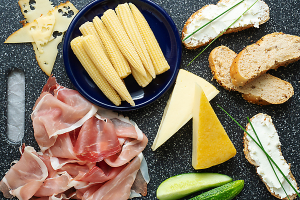 포토 JPG 해외이미지 전통 음식 빵 백그라운드 채소 오이 치즈 샌드위치 건강 옥수수 사람없음 소풍 노란색 요식업 검은색 식사 저녁식사 추위 신선 막대기 소시지 자르기 매움 햄 슬라이스 베이컨 살라미 해외202004 해외포토 산업 컬러 모션 유제품 곡류 육류 돼지고기 야외활동 가공식품 맛 파일형식 이미지허브