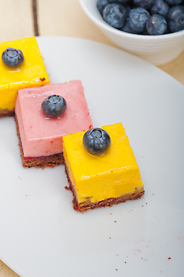 포토 JPG 해외이미지 접시 디저트 사람없음 달콤 블루베리 무스케이크 해외202004 해외포토 식기 음식 과일 케이크 맛 파일형식 이미지허브