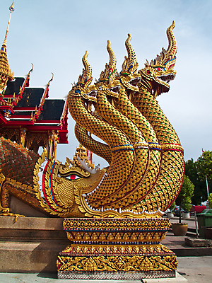 포토 JPG 해외이미지 전통 아시아 문화 얼굴 여행 불교 건축양식 태국 요정 이야기 미술 동양인 사람없음 야외 조각상 숫자 머리 기도 사찰 뱀 역사 황금 왕 신성 신화 해외202004 해외포토 문자 건축 나라 종교 종교건축 파충류 문화예술 인종 신체부위 조형물 파일형식이미지허브 