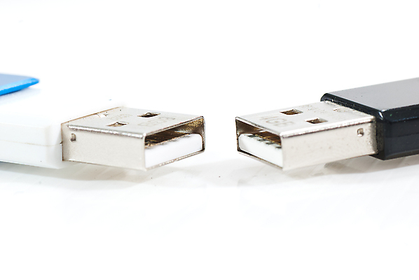 포토 JPG 해외이미지 백그라운드 이동 인터넷 일러스트 통신 사람없음 야외 파란색 노트북 컴퓨터 금속 디지털 검은색 공책 자료 힘 장비 운전 정보 흰색 네트워크 콘센트 플러그 연결 접속 플라스틱 USB 사인 속도 신호 전자 철사 수납 포트 고립 삽입 하드웨어 해외202004 해외포토 컬러 컨셉 모션 재질 문구용품 전자제품 파일형식 이미지허브