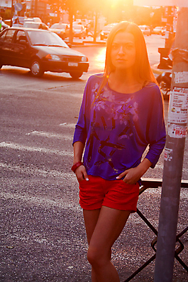 포토 JPG 해외이미지 백인 구름 모델 1 웰빙 응시 옷 여자 포즈 자연 하늘 휴식 미술 한명 사람 소녀 성인 야외 세로 여름 빛 햇빛 태양 유행 카메라 일몰 봄 새벽 자유 만족 장면 유일 해외202004 해외포토 자연요소 서양인 시선 계절 감정 어린이 컨셉 문화예술 전자제품 노을 생태계 파일형식 이미지허브