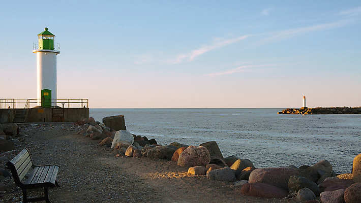 포토 JPG 해외이미지 모래 파도 바다 자연 하늘 오리 등대 풍경 사람없음 야외 가로 물 파란색 강 반사 갈색 서핑 보호 큼 방파제 라트비아 발트해 수평선 해외202004 해외포토 자연요소 공공시설 컬러 컨셉 조류 북유럽 수상스포츠 크기 생태계 파일형식 이미지허브
