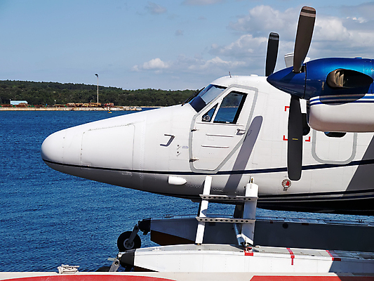 포토 JPG 해외이미지 바다 여행 자연 하늘 휴가 비행기 풍경 사람없음 물 작음 스웨터 항공 에코 프로펠러 웅덩이 엔진 대패 해외202004 해외포토 자연요소 상의 항공교통 대중교통 환경 크기 생태계 파일형식 이미지허브