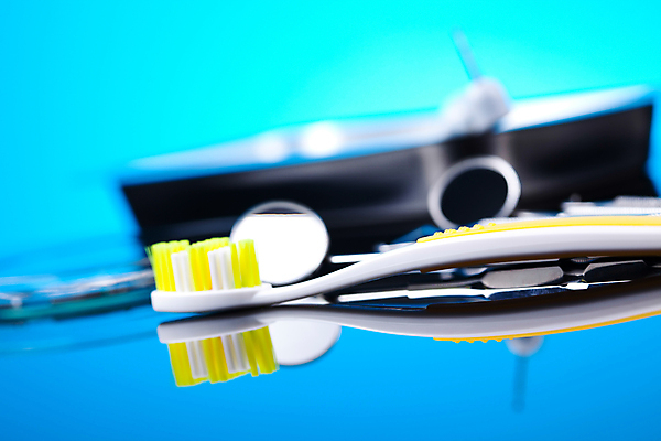 포토 JPG 해외이미지 사람없음 파란색 칫솔 치과용품 해외202004 구강거울 해외포토 컬러 위생용품 의료용품 파일형식 이미지허브