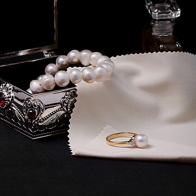 포토 JPG 해외이미지 백그라운드 팔찌 선물 사람없음 장식 빛 상자 유행 금속 동전 검은색 장비 반지 오픈 원형 그룹 재산 황금 고급 큼 보석 구슬 오브젝트 다이아몬드 보물 궤 해외202004 해외포토 도형 컬러 컨셉 돈 장신구 재질 금융 크기 광석 파일형식 이미지허브