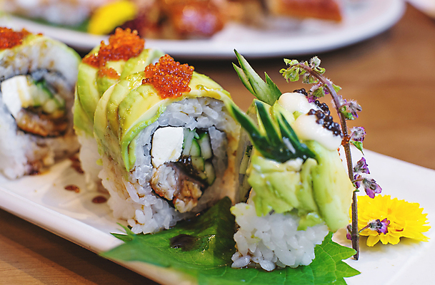 포토 JPG 해외이미지 전통 아시아 음식 바다 백그라운드 밥 오이 건강 어류 사람없음 목재 초록색 일본 식사 저녁식사 초밥 회 흰색 신선 해조류 맛 두루마리 고추냉이 참치 해산물 롤 연어 아보카도 고립 해외202004 해외포토 나무 나라 컬러 컨셉 채소 과일 재료 수중동물 양념 해양식물 일본음식 파일형식 이미지허브