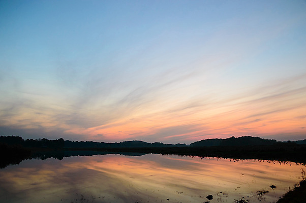 포토 JPG 해외이미지 구름 계절 호수 파도 바다 여행 백그라운드 자연 하늘 날씨 휴가 휴식 풍경 사람없음 야외 물 여름 파란색 빛 강 햇빛 태양 반사 평화 환경 맑음 침묵 봄 거울 흰색 시골 연못 장면 천국 내추럴 수평선 해외202004 해외포토 자연요소 컬러 컨셉 소리 생태계 파일형식 이미지허브