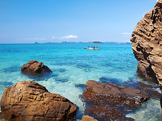 포토 JPG 해외이미지 구름 라이프스타일 아시아 스포츠 파도 바다 섬 태국 자연 하늘 사람 동양인 사람없음 파란색 바위 서핑 노 카누 스카이라인 부표 뱃놀이 잔물결 수평선 해외202004 해외포토 자연요소 나라 물결 컬러 배_교통 인종 생활 전통놀이 돌_바위 수상스포츠 생태계 선박 파일형식 이미지허브