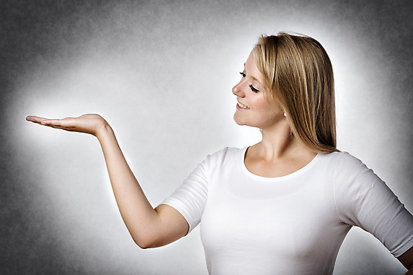 포토 JPG 해외이미지 손 여자 행복 얼굴 백그라운드 비즈니스 손바닥 한명 사람 스마트폰 세일 우주 검은색 흰색 가리킴 센터 상품 인도인 중개인 고객 서비스 만족 안내원 부름 무료 운영자 대리인 해외202004 해외포토 외국인 직업 1 감정 컬러 모션 동양인 손짓 신체부위 핸드폰 스마트기기 파일형식 이미지허브