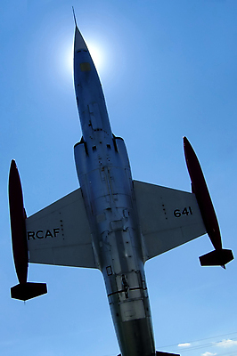 포토 JPG 해외이미지 무기 신체 날개 하늘 비행기 사람없음 빨간색 파란색 소리 덮개 흰색 공항 항공 군용 꼬리 지느러미 제트기 노즐 대패 해외202004 해외포토 컬러 항공교통 교통시설 대중교통 군대 뚜껑 파일형식 이미지허브