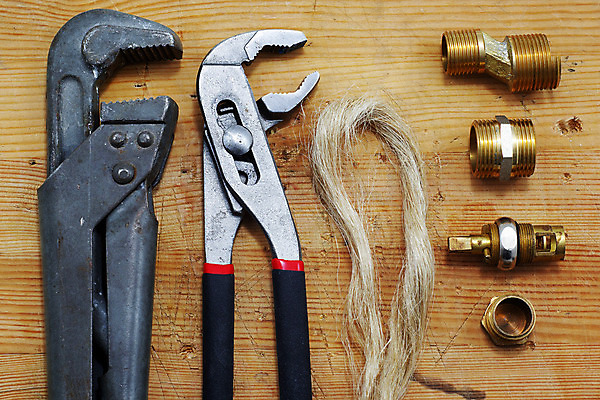 포토 JPG 해외이미지 산업 사람없음 목재 금속 장비 공구 나사 스패너 업무 기술자 수리 위생 연결 철 수도꼭지 싱글 펜치 정비공 기어 조절 배관공 조이기 조작 철강 파이프라인 하드웨어 해외202004 해외포토 나무 직업 재료 모션 재질 컴퓨터 도구 작업 파이프_관 파일형식 이미지허브