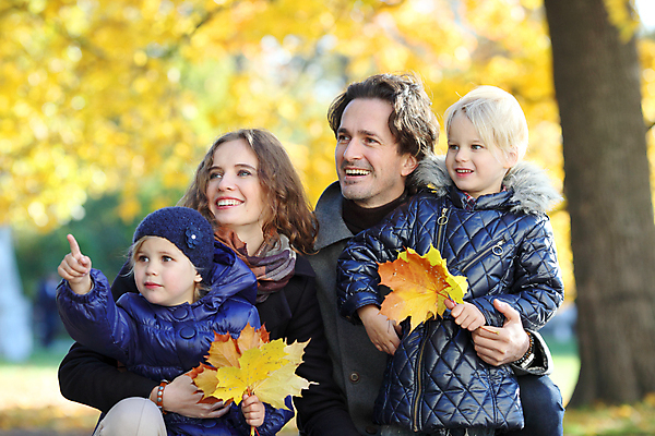 포토 JPG 해외이미지 라이프스타일 계절 공원 행복 어린이 단풍 잎 가족 자연 엄마 함께함 미소 웃음 소년 여러명 노란색 기쁨 가을 해외202004 해외포토 식물 공공시설 남자 감정 컬러 다수 컨셉 관계 표정 사람 생활 생태계 파일형식 이미지허브