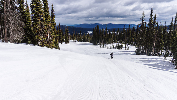 포토 JPG 해외이미지 나무 구름 겨울 하늘 스키 산 풍경 경사 사람없음 얼음 추위 소나무 해외202004 해외포토 자연요소 식물 계절 겨울스포츠 파일형식 이미지허브