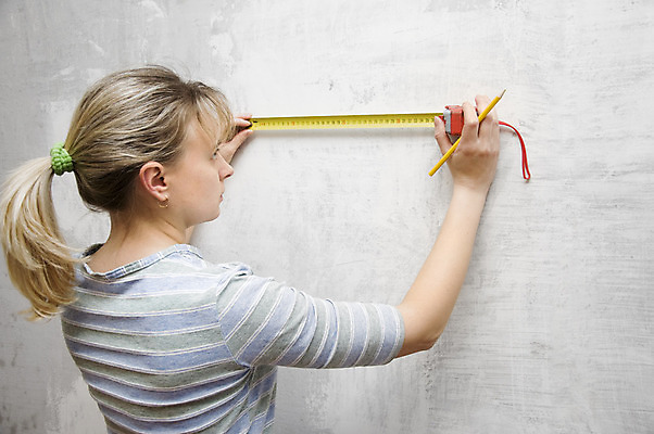 포토 JPG 해외이미지 백인 1 손 얼굴 벽 백그라운드 손가락 노동자 관리 한명 사람 성인 내부 노란색 우주 흰색 공구 잡기 업무 작업 목수 측정 서비스 테이프 심각 직진 해외202004 해외포토 서양인 직업 컬러 컨셉 모션 문구용품 신체부위 도구 파일형식 이미지허브