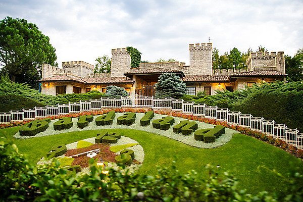 포토 JPG 해외이미지 꽃 시계 자연 사람없음 초록색 울타리 탑 정원 이탈리아 기록 야간 큼 심볼 언덕 베로나 해외202004 해외포토 자연요소 식물 건축물 유럽 컬러 담장 크기 생태계 파일형식 이미지허브