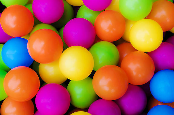 포토 JPG 해외이미지 분홍색 오렌지 공 사람없음 초록색 파란색 컬러풀 노란색 활발 플라스틱 해외202004 해외포토 컬러 컨셉 과일 재질 파일형식 이미지허브