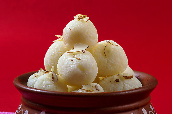 포토 JPG 해외이미지 디저트 사람없음 도자기 원형 사기그릇 인도음식 라스굴라 해외포토 도형 그릇 음식 치즈 동양음식 파일형식 이미지허브