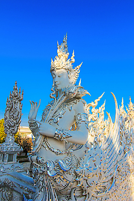 포토 JPG 해외이미지 주간 캐릭터 종교 호수 조각 불교 태국 하늘 창조 미술 사람없음 파란색 컬러풀 햇빛 조각상 반사 맑음 활발 거울 흰색 연못 사찰 수도원 일반 강렬 명품 정교 해외202004 해외포토 자연요소 아시아 컬러 컨셉 종교건축 날씨 문화예술 태양 조형물 상품 파일형식 이미지허브