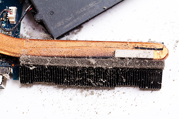 포토 JPG 해외이미지 산업 실내 사람없음 노트북 컴퓨터 검은색 장비 부채 코드 먼지 라디에이터 프로세서 해외202004 해외포토 컬러 내부 전자제품 파일형식 이미지허브