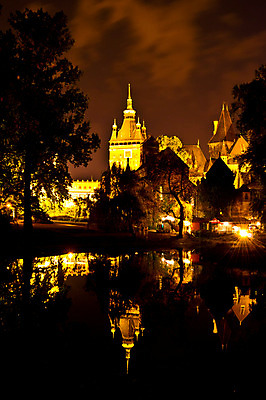 포토 JPG 해외이미지 외관 유럽 건축양식 풍경 사람없음 궁전 도시 야간 헝가리 빛망울 천연기념물 부다페스트 해외202004 해외포토 자연요소 건축 나라 고건축 빛 동유럽 파일형식 이미지허브
