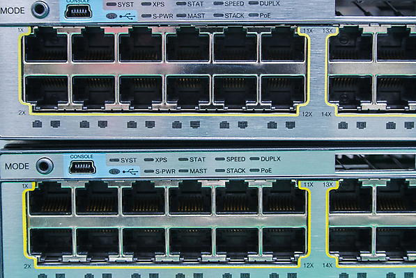 포토 JPG 해외이미지 산업 선 컨셉 인터넷 통신 실험 사람없음 컴퓨터 디지털 힘 장비 정보 판넬 네트워크 실험실 플러그 연결 접속 전자 시스템 포트 층 스위치 설정 랜 모뎀 설치 신발장 인터페이스 입력 하드웨어 주도 해외202004 해외포토 전자제품 예절 파일형식 이미지허브