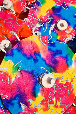 포토 JPG 해외이미지 전통 아시아 종이 문화 백그라운드 우산 태국 추상 미술 사람없음 장식 컬러풀 축제 양산 기념품 수공예 핸드메이드 해외202004 해외포토 나라 컬러 무늬 문화예술 공예 오브젝트 파일형식 이미지허브