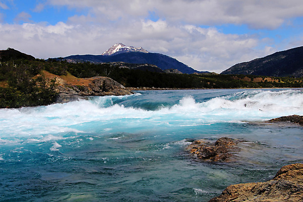 포토 JPG 해외이미지 도로 호수 여행 풍경 사람없음 물 여름 파란색 강 미국 새벽 트래킹 폭포 흐름 가을 고속도로 개울 숲 속도 순환 칠레 남쪽 민물 제빵사 채널 터키석 해외202004 해외포토 자연요소 직업 계절 길 컬러 컨셉 북아메리카 교통시설 모션 자연 레저 남아메리카 보석 방향 파일형식 이미지허브