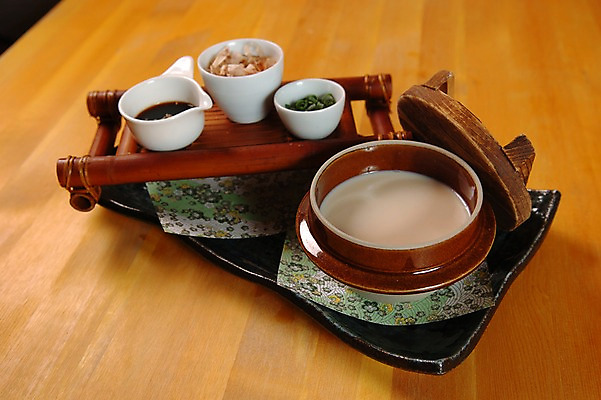 포토 JPG 그릇 접시 음식 쟁반 사람없음 냄비 뚝배기 간장 죽 가츠오부시 일본음식 국내포토 식기 식재료 양념 솥 파일형식