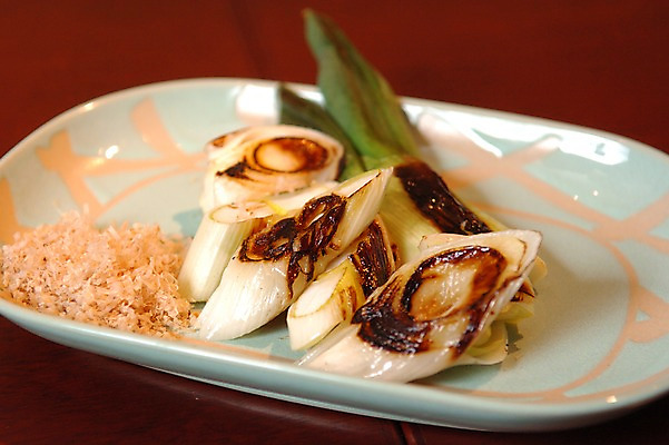 포토 JPG 접시 음식 채소 근접촬영 사람없음 아웃포커스 굽기 구이 파 태움 일본음식 국내포토 식기 뷰포인트 촬영기법 파일형식