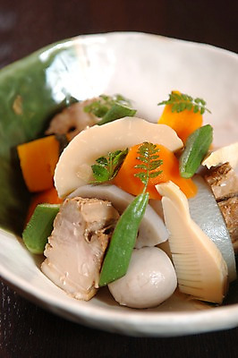 포토 JPG 그릇 음식 채소 감자 육류 근접촬영 사람없음 아웃포커스 당근 무 볶음 야채볶음 일본음식 국내포토 식기 뷰포인트 식재료 뿌리채소 촬영기법 파일형식