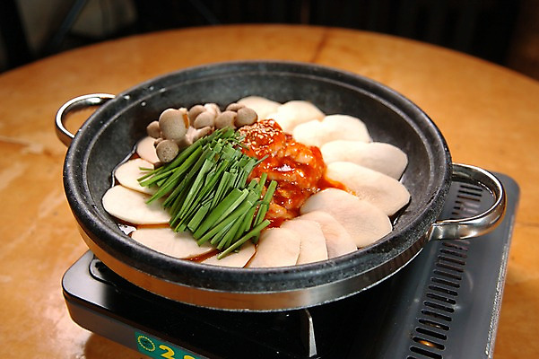 포토 JPG 음식 채소 감자 근접촬영 사람없음 아웃포커스 버섯 양념 냄비 버너 전골 부추 전골요리 국내포토 뷰포인트 촬영기법 솥 파일형식