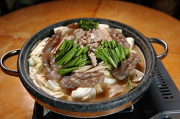 포토 JPG 한식 음식 채소 육류 근접촬영 사람없음 아웃포커스 냄비 버너 탕 양배추 전골 부추 곱창 곤약 곱창전골 국내포토 뷰포인트 식재료 촬영기법 솥 파일형식