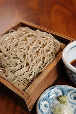 포토 JPG 그릇 접시 음식 채소 근접촬영 사람없음 아웃포커스 면류 면 메밀국수 고추냉이 메밀 장국 일본음식 국내포토 식기 뷰포인트 식재료 촬영기법 양념 국 파일형식