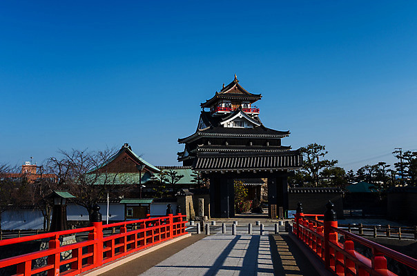 포토 JPG 주간 나무 식물 전통 해외풍경 건축물 아시아 고건축 일본문화 하늘 풍경 사람없음 야외 일본 동양건축 다리 성 일본전통 일본건축 가교 기요스성 국내포토 자연요소 동양문화 해외 건축 나라 외국문화 파일형식 동양