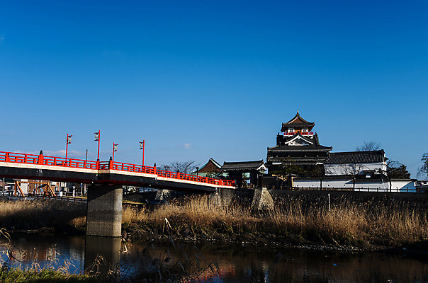 포토 JPG 주간 나무 식물 전통 해외풍경 건축물 아시아 고건축 일본문화 하늘 풍경 사람없음 야외 강 일본 동양건축 다리 성 일본전통 일본건축 가교 기요스성 국내포토 자연요소 동양문화 해외 건축 나라 외국문화 파일형식 동양