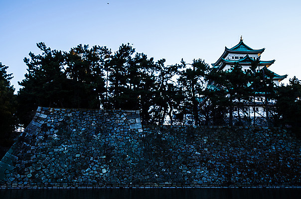 포토 JPG 주간 나무 식물 전통 해외풍경 건축물 아시아 고건축 일본문화 하늘 풍경 사람없음 야외 담장 일본 동양건축 성 일본전통 일본건축 나고야성 나고야 국내포토 자연요소 동양문화 해외 건축 나라 외국문화 파일형식 동양