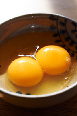 포토 JPG 접시 음식 식재료 근접촬영 사람없음 계란 노른자 날계란 흰자 국내포토 식기 뷰포인트 알 파일형식